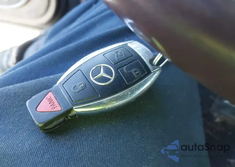 2013 Mercedes-Benz C 250 Sport из США, поврежденный, VIN WDDGF4HB7DR262194